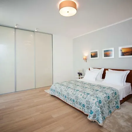 R&b Villa *