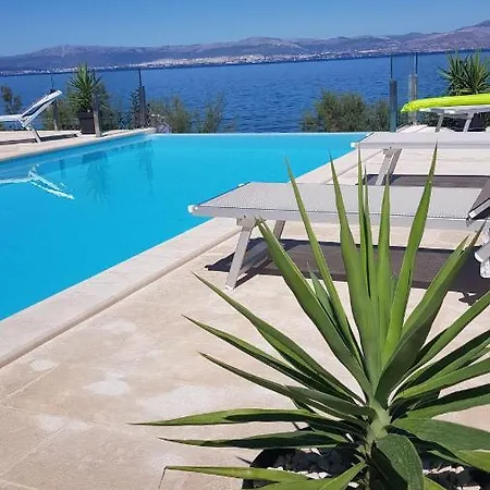 R&b Villa Sutivan