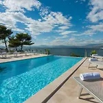 R&b Villa *